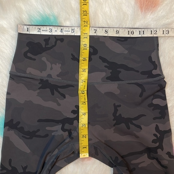 Zyia Active Woman’s Camouflage Cropped Leggings Size 4 - Picture 6 of 7